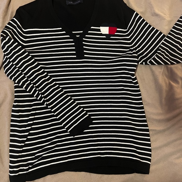 Tommy Hilfiger Sweater - Picture 1 of 3